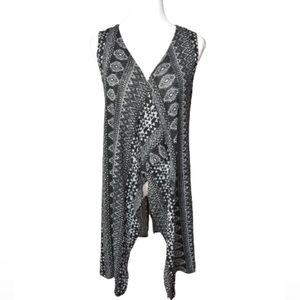 Cato Women’s Black And White Knitted Vest Size Medium